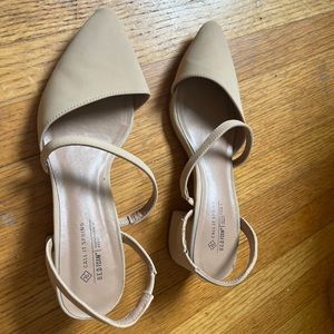 Spring heels beige l.75 inch heel